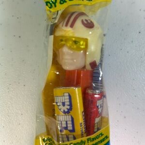 NIP Star Wars Luke Skywalker PEZ Dispenser X-Wing Pilot Helmet 1997 Vintage